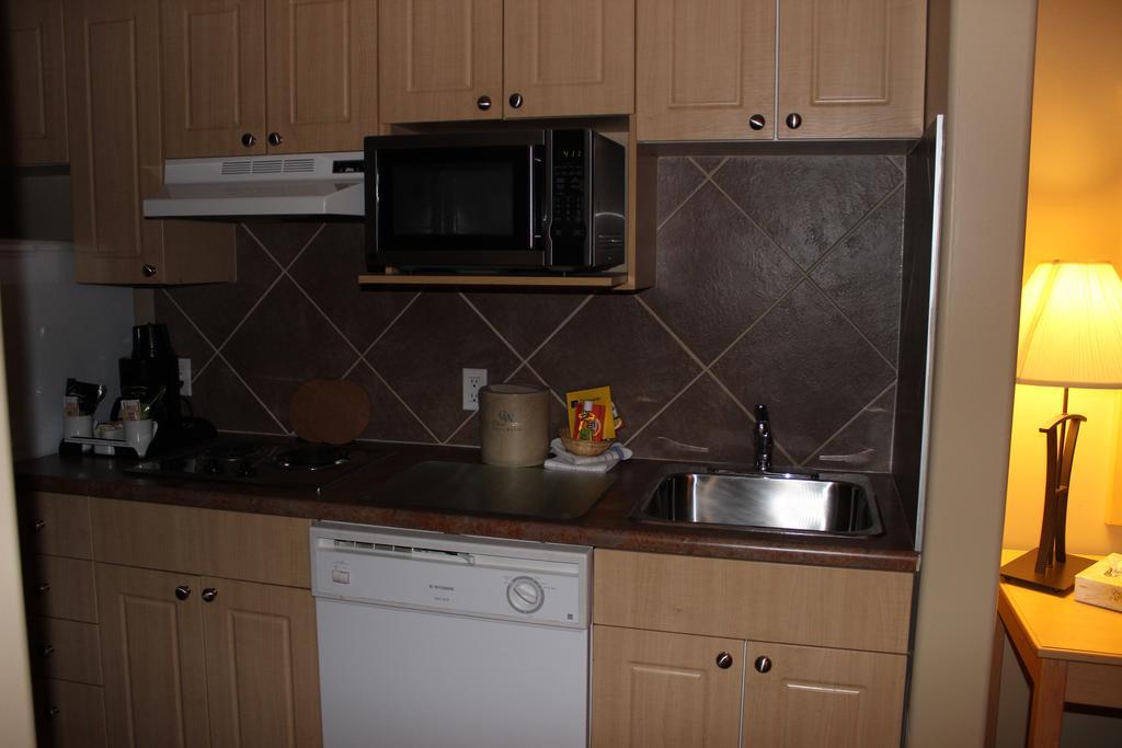 Clearwater Hotel Ltd Fort Mcmurray Buitenkant foto