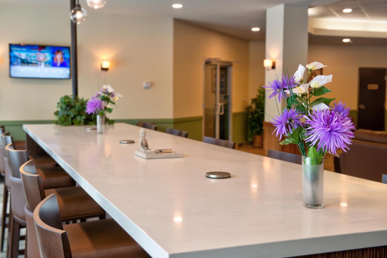 Clearwater Hotel Ltd Fort Mcmurray Buitenkant foto